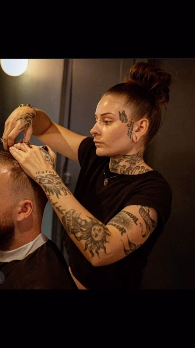 Attention und herzlich willkommen! Wir dürfen vorstellen, Marjorie aus Paris! Ab dem 22. Januar wird sie unser Team bei den  Beardy Boys als Freelancer  verstärken.

#barberberlin