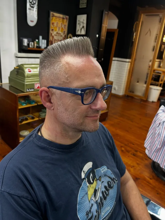Hallo Leute,
Diese Woche haben wir noch ein paar freie Termine für euch, Buchbar ganz easy über die Website, oder ruft einfach an.

https://www.beardy-boys.de